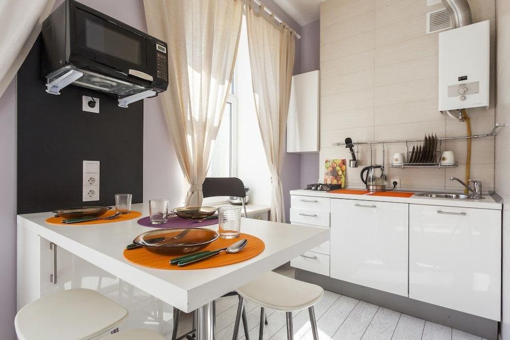 RentalSPb white on Rubinsteina