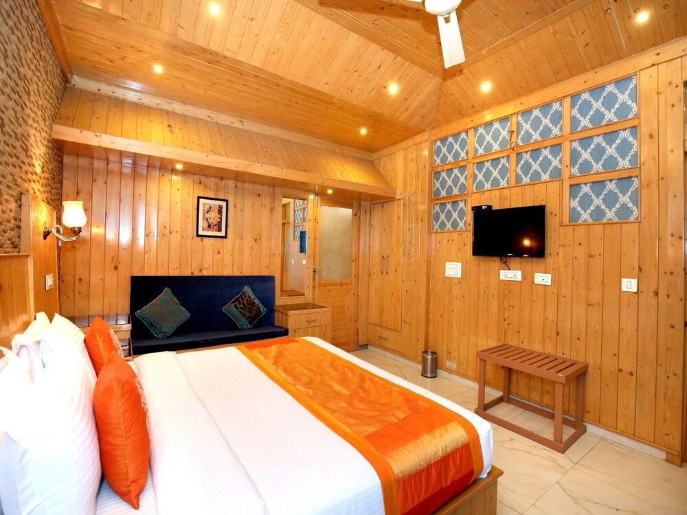 OYO 12170 Home Rustic Villa Kasauli