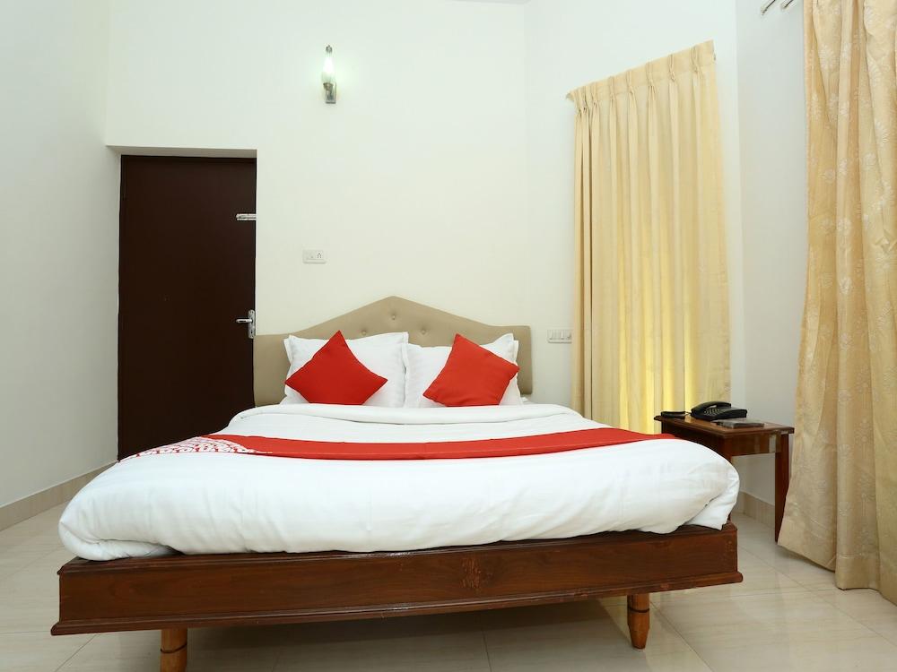 OYO 11528 Kovlam Park