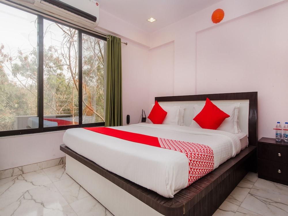 OYO 11951 Vatsala Suites