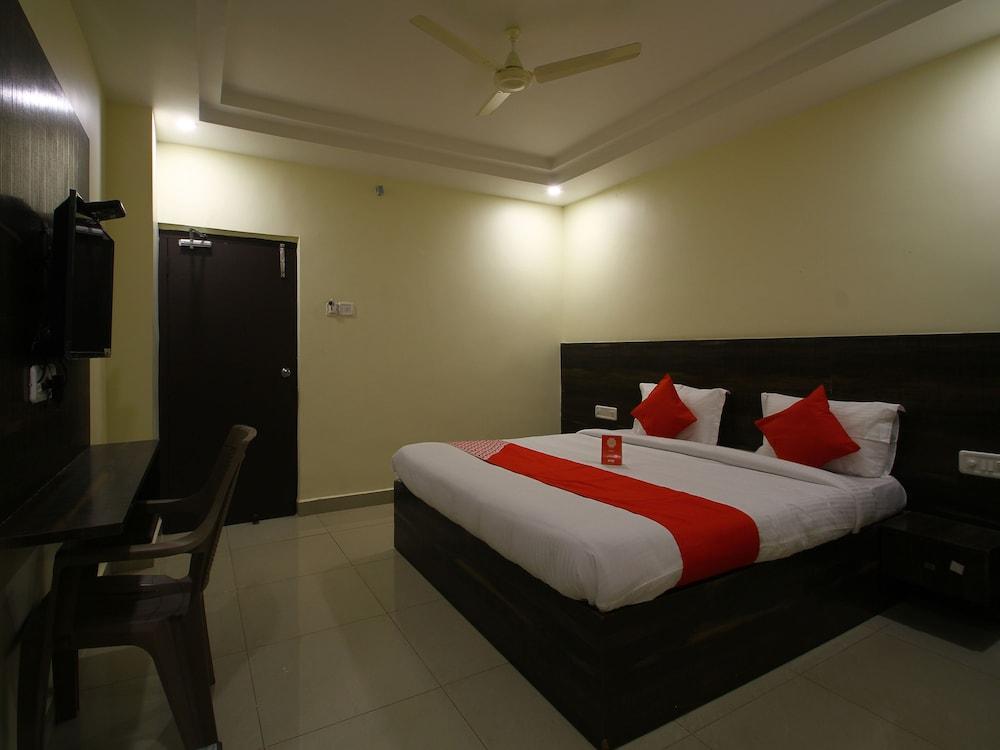 OYO 11938 Mitra Residency