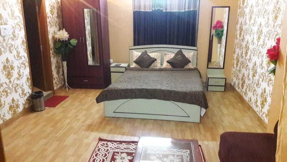 Jypore Saffron Inn & Suites