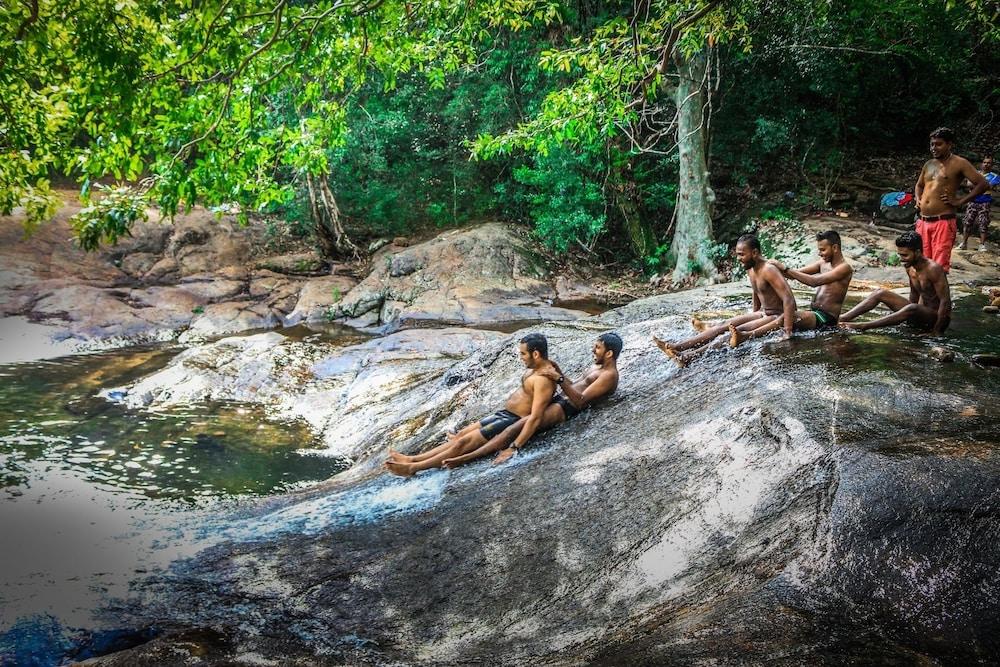 Meemure isabulana resort - Hostel