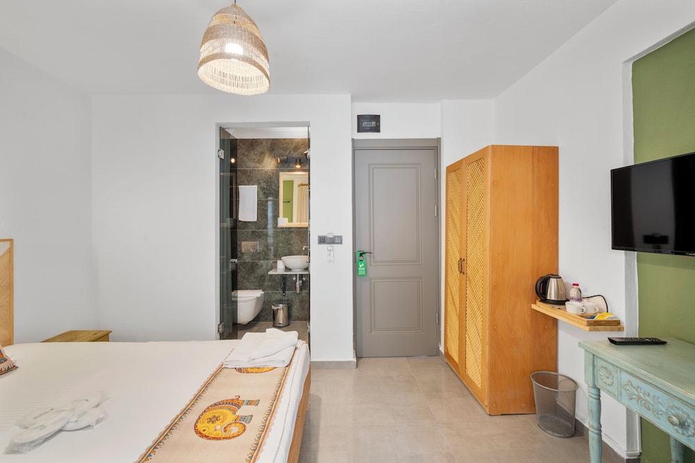 The Green Goose Hotel