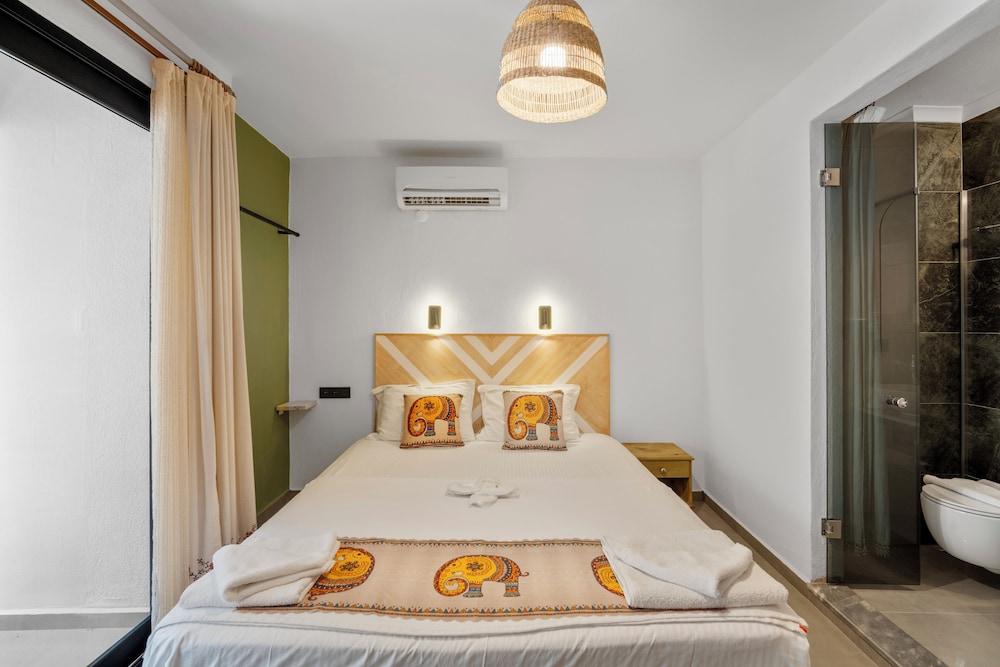 The Green Goose Hotel