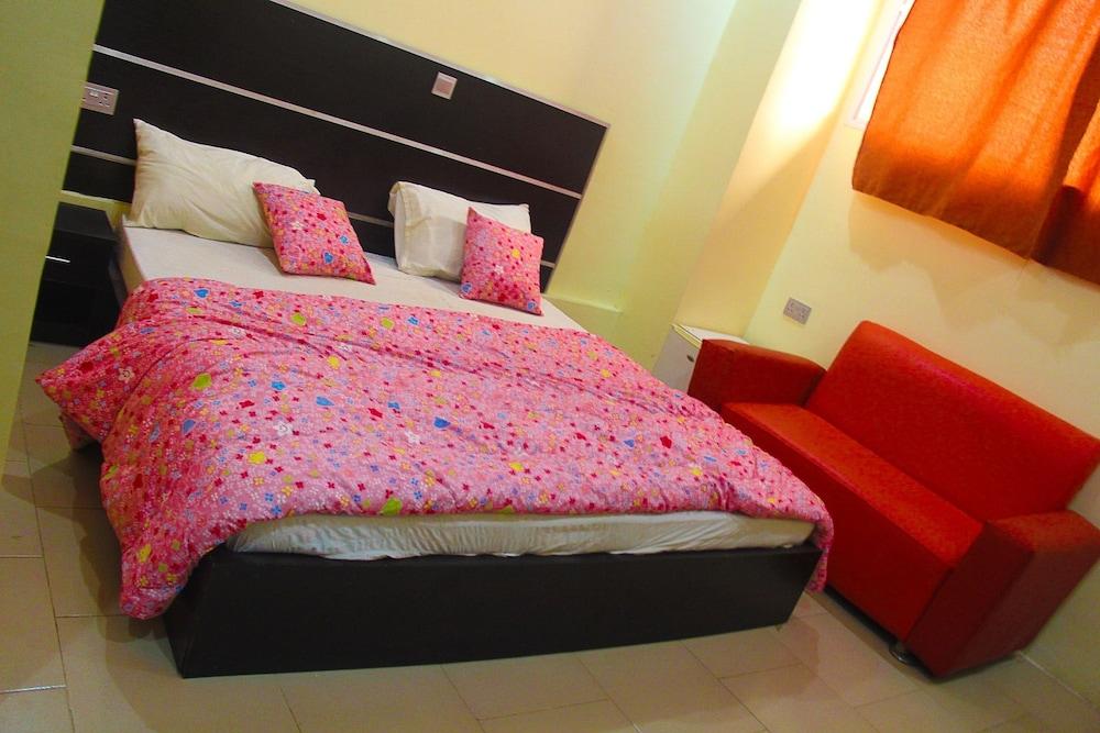 New Travellers Lodge & Suite