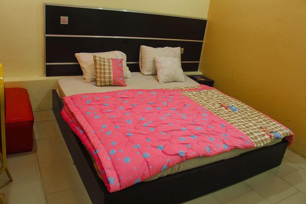 New Travellers Lodge & Suite