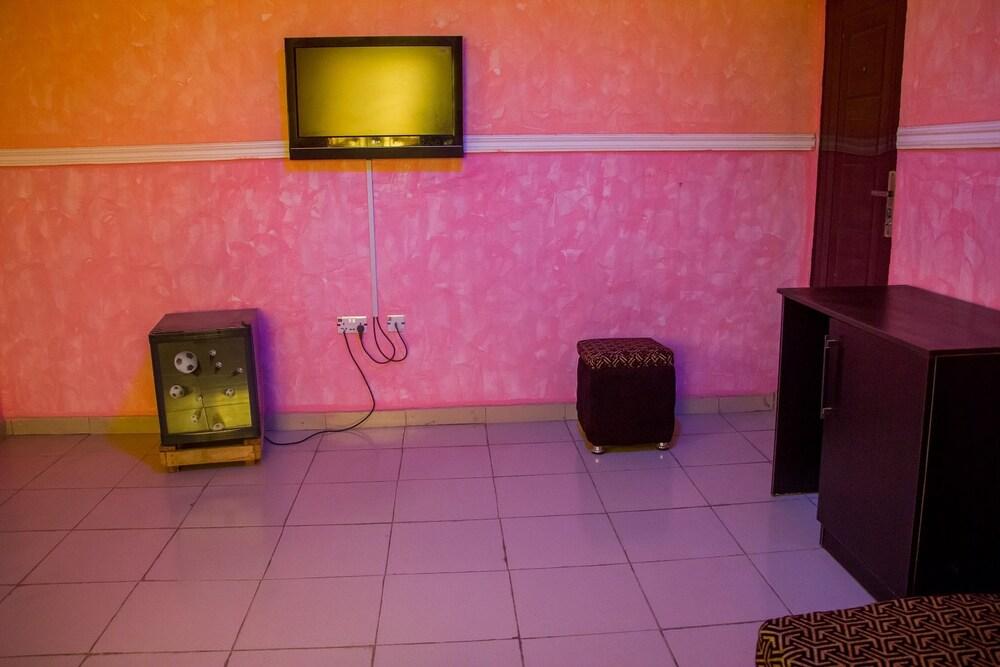 Masbat De-kings Hotel