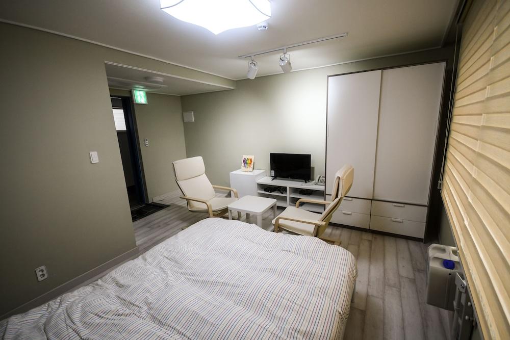 BLUEHUM Guesthouse - Hostel