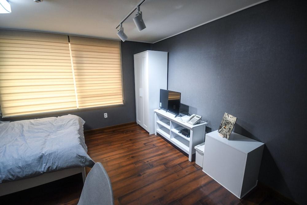 BLUEHUM Guesthouse - Hostel