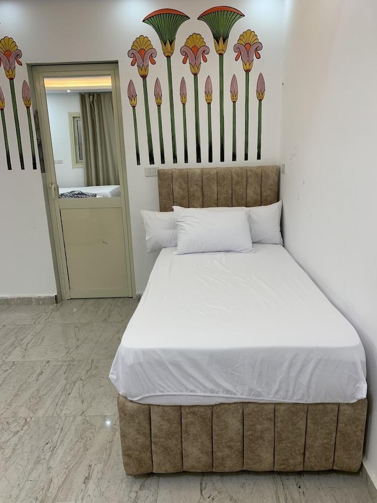 pyramids view apartment