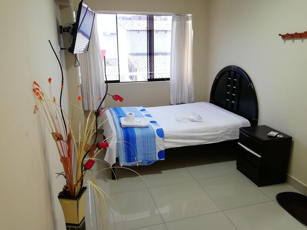 Maxy's Inn Hotel & Suite