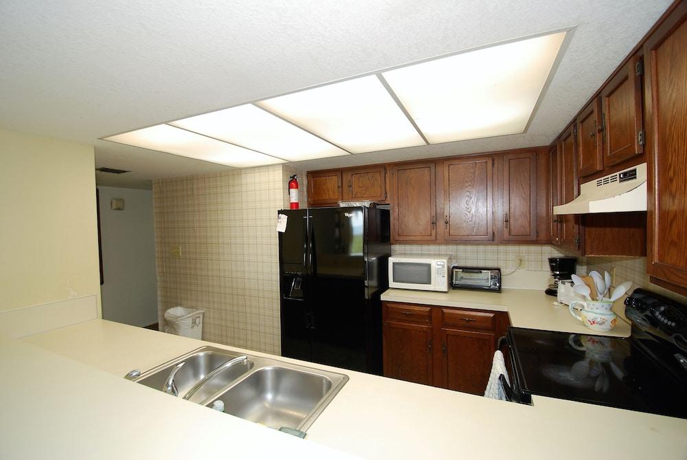 Summit Condo Unit #202 3 Bedroom Condo by RedAwning