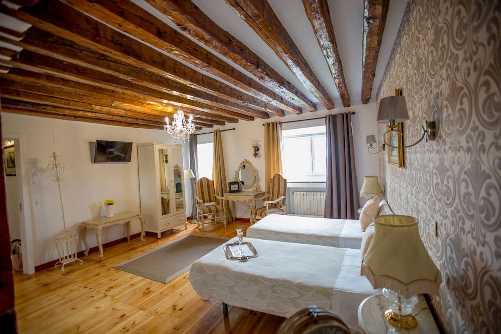 Oriente Palace Apartments