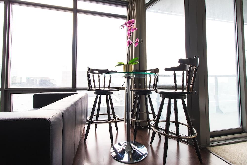 Vacation in Toronto Suites