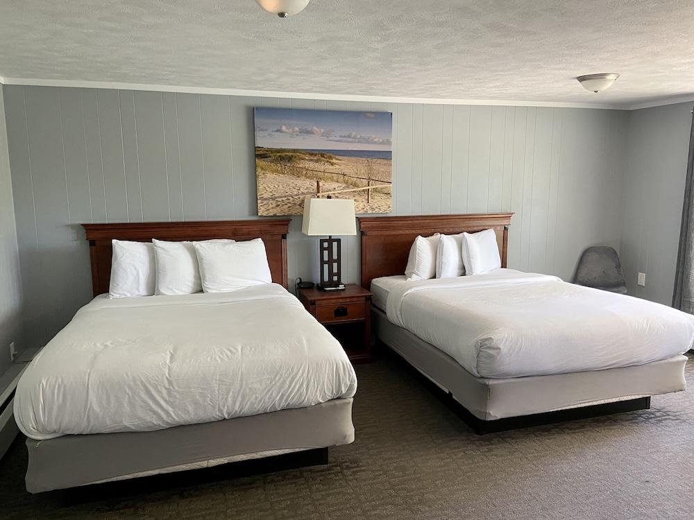 Elk Rapids Lakeshore Inn