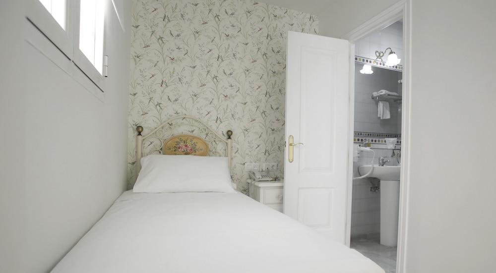 Basic Hotel Puerta de Sevilla