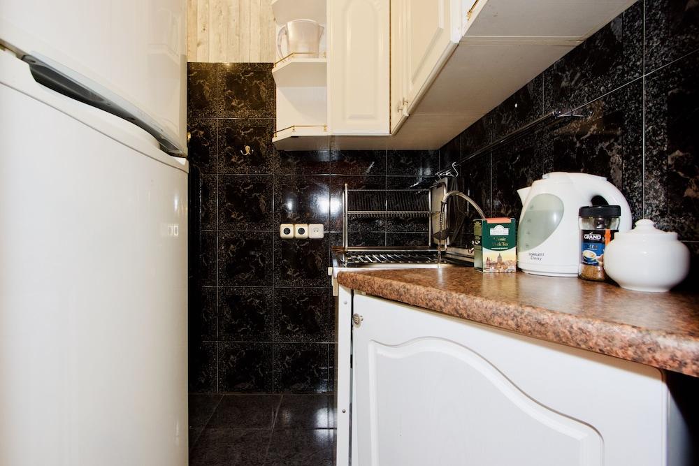 LUXKV Apartment on Gnezdnikovskiy