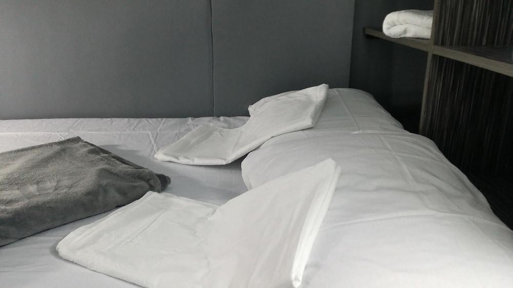 ERVoruto Hostel Makati