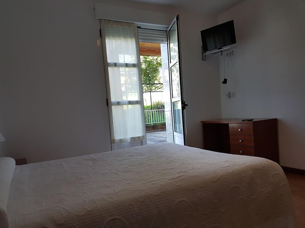 Hostal Restaurante La Charola