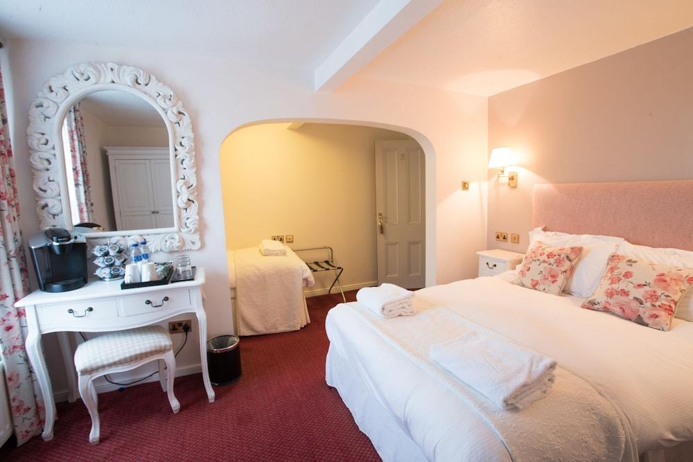 The Old Fourpenny Shop Hotel