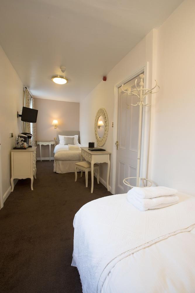 The Old Fourpenny Shop Hotel