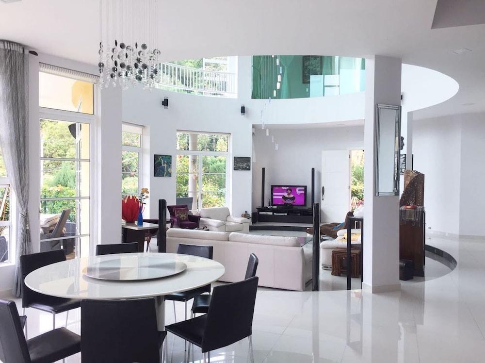 Crystal Cameron Highlands