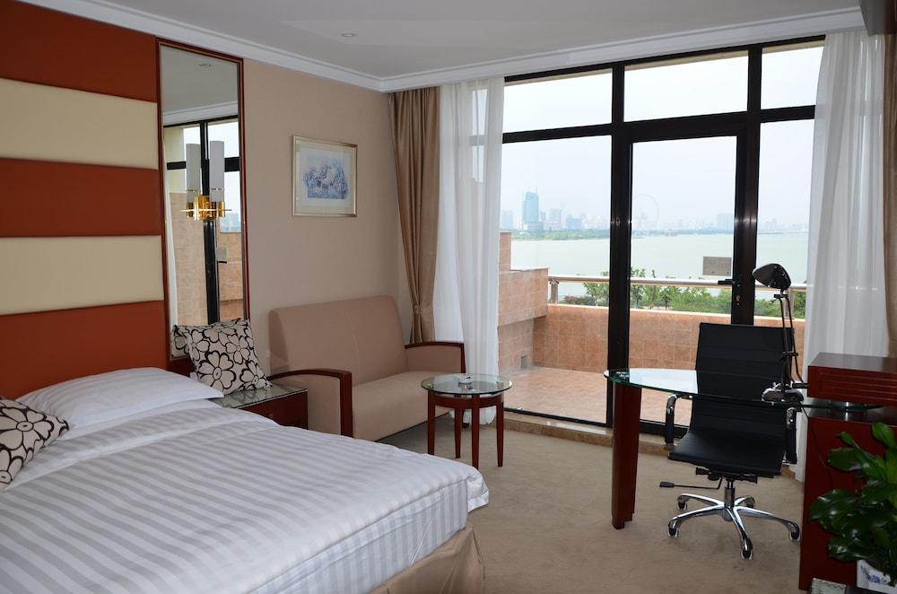 Wuxi Lakeview Park Resort
