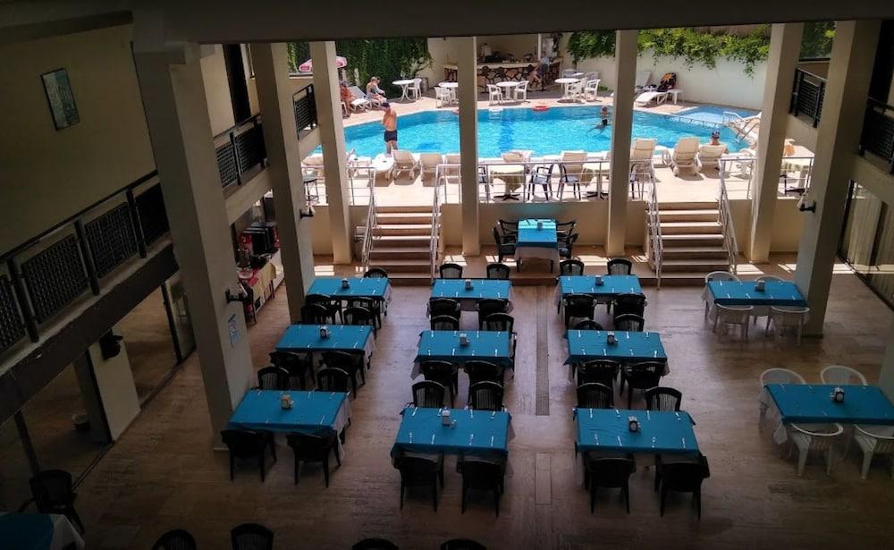 Kaftans Hotel by RRH&R