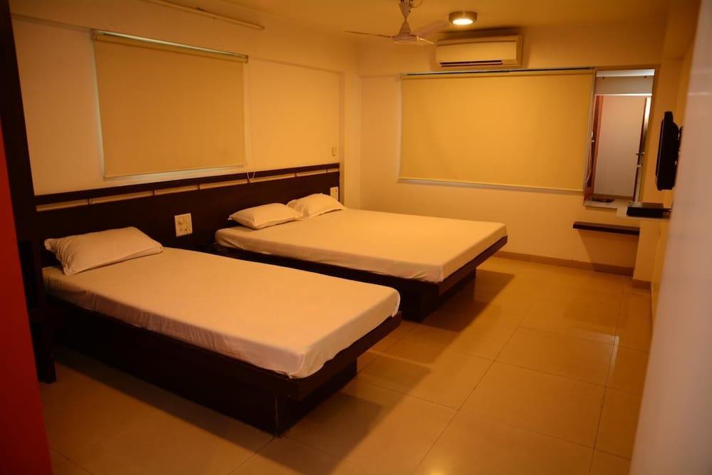 Hotel Palms Residency