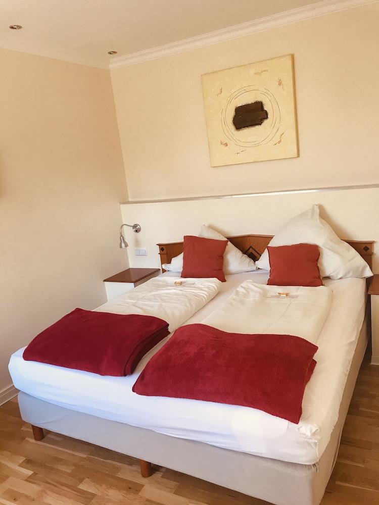 CAREA Schlosshotel Domäne Walberberg