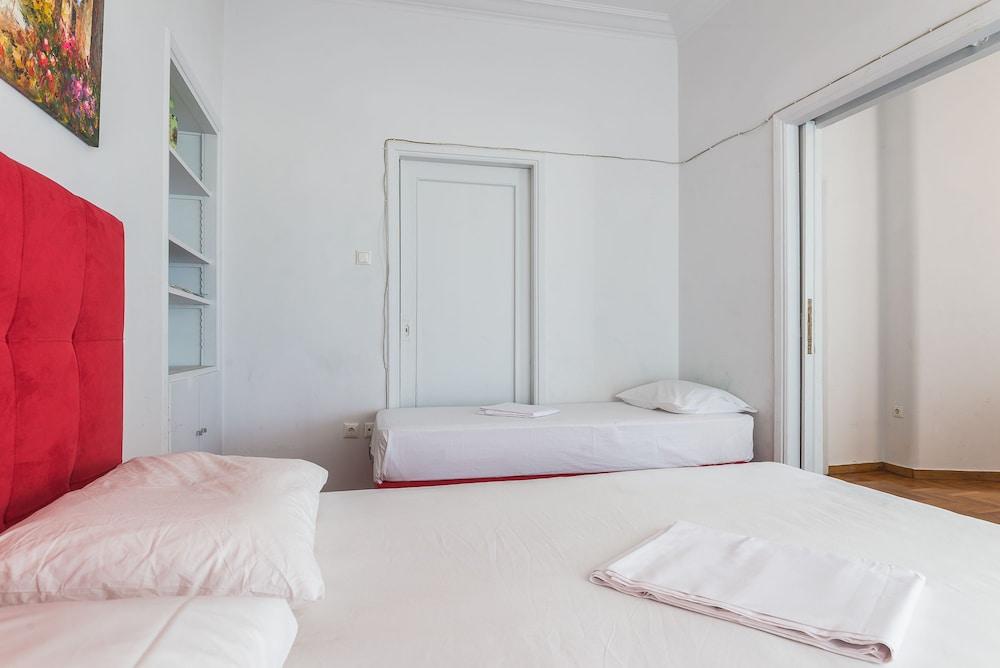 Super Paradise Apartments