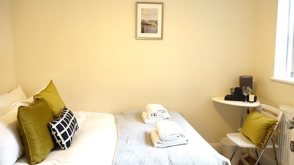 Heathrow Ensuites Rooms