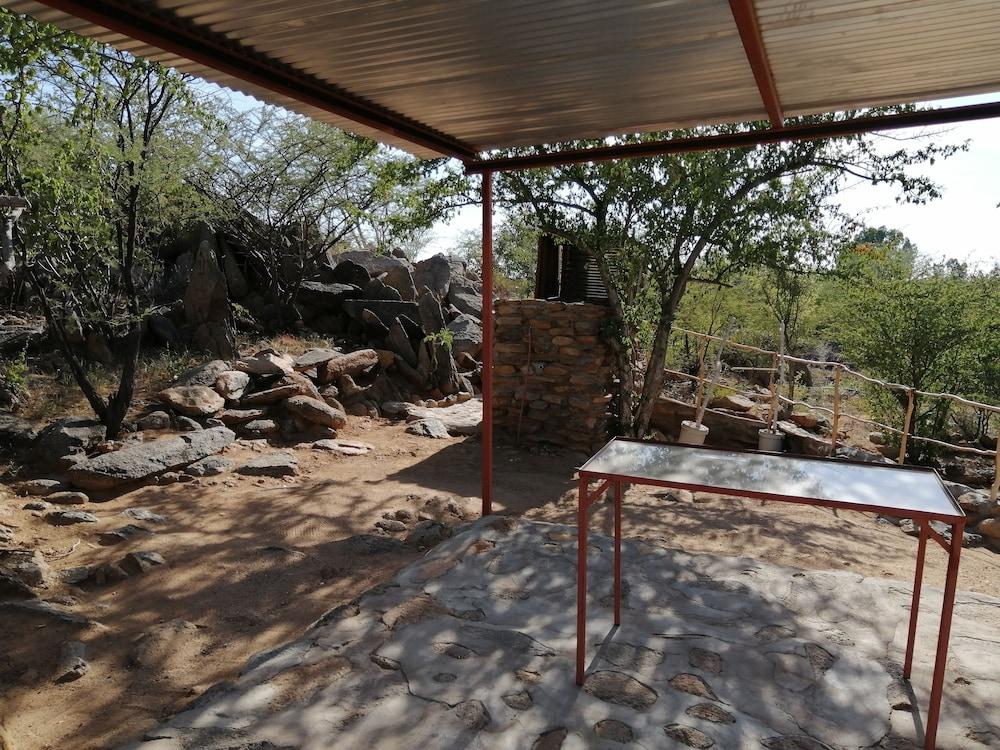 Ann's Lodge & Camping