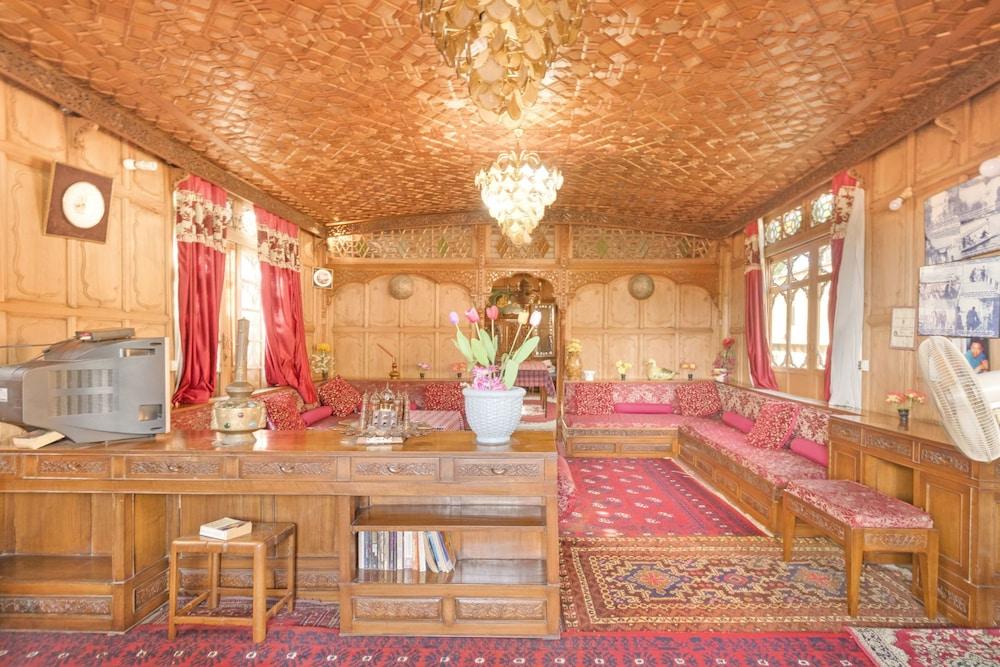 GuestHouser 3 BHK Houseboat d520