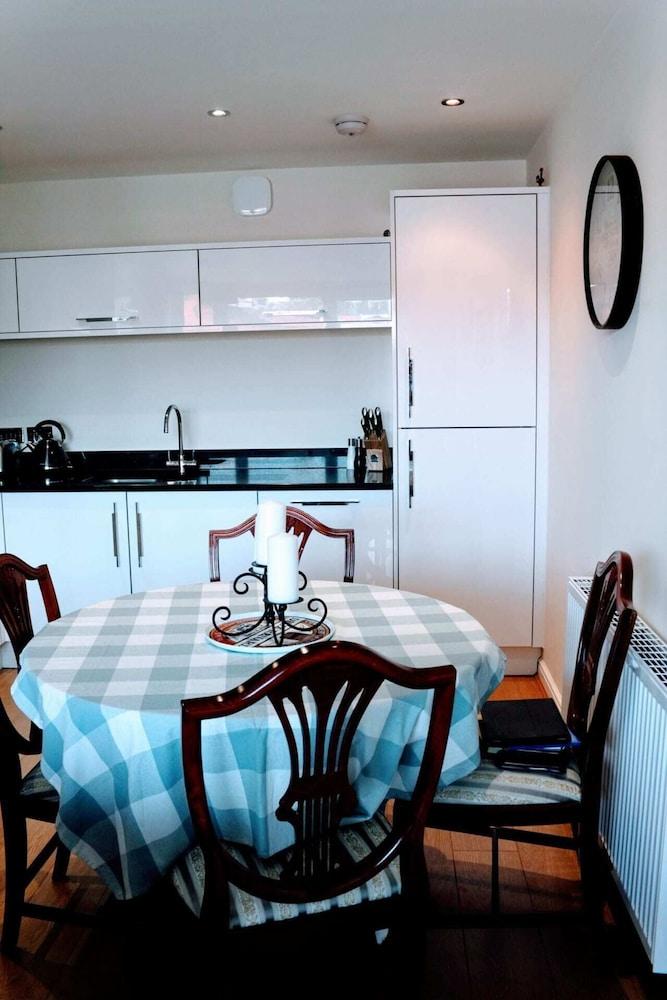 Modern Apartment in Edinburgh