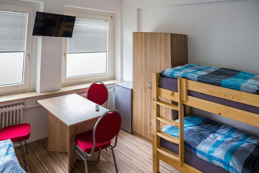 BHQ - BoardingHouse Quickborn - Hostel