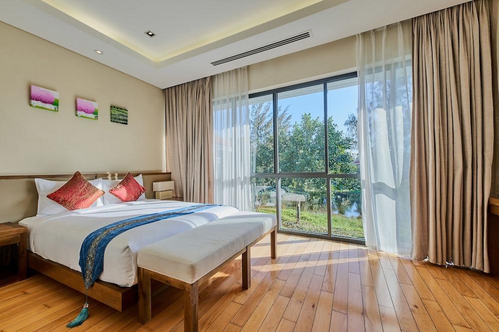 Vacation Homes Pool Villa