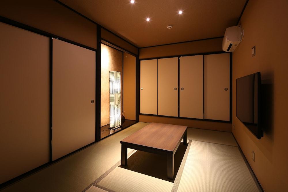 Tsumugi Tojinishimonmae