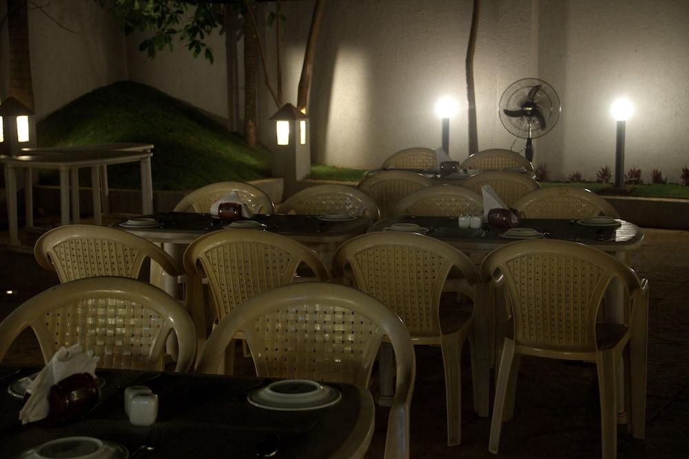 Srujan Hotels 22 Suites