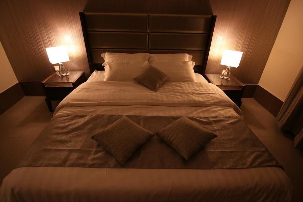 Fakhamet Al Hamra Hotel Apartments