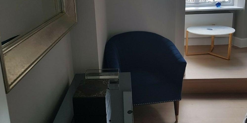 Kensington Apartments by KeyCollection