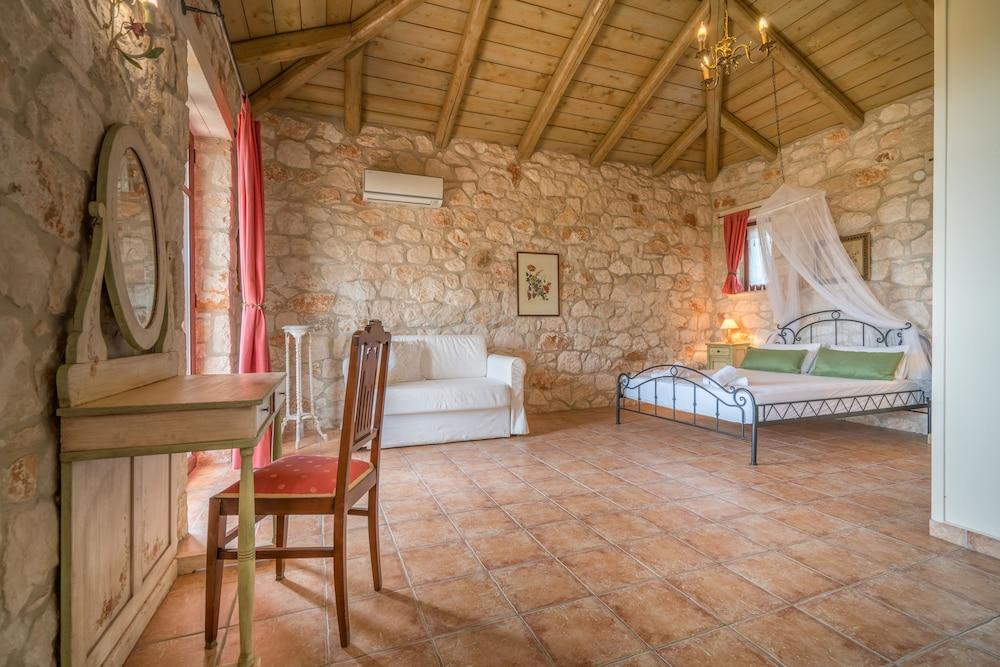 Myrties stone houses