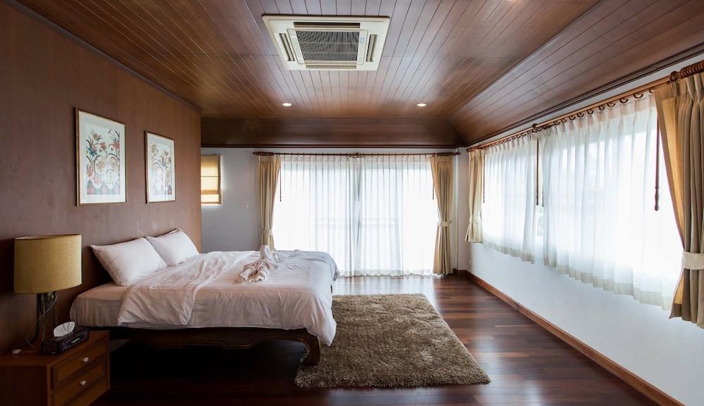 Baanmanchusa Thai Villa