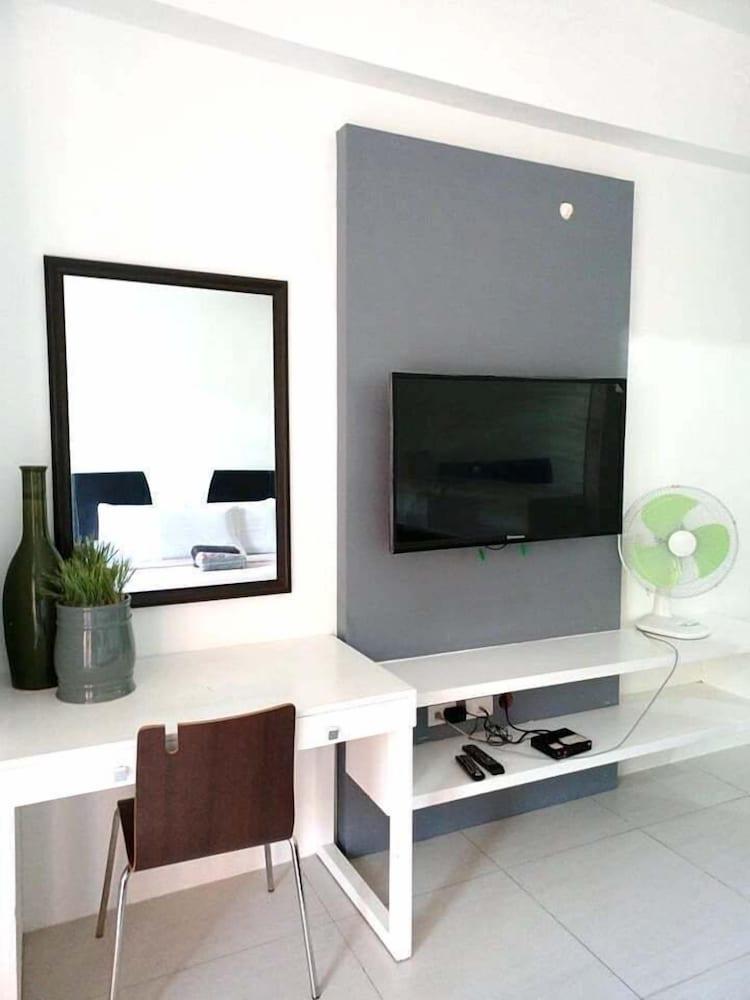 Beach Condos Pico de Loro Hamilo Coast