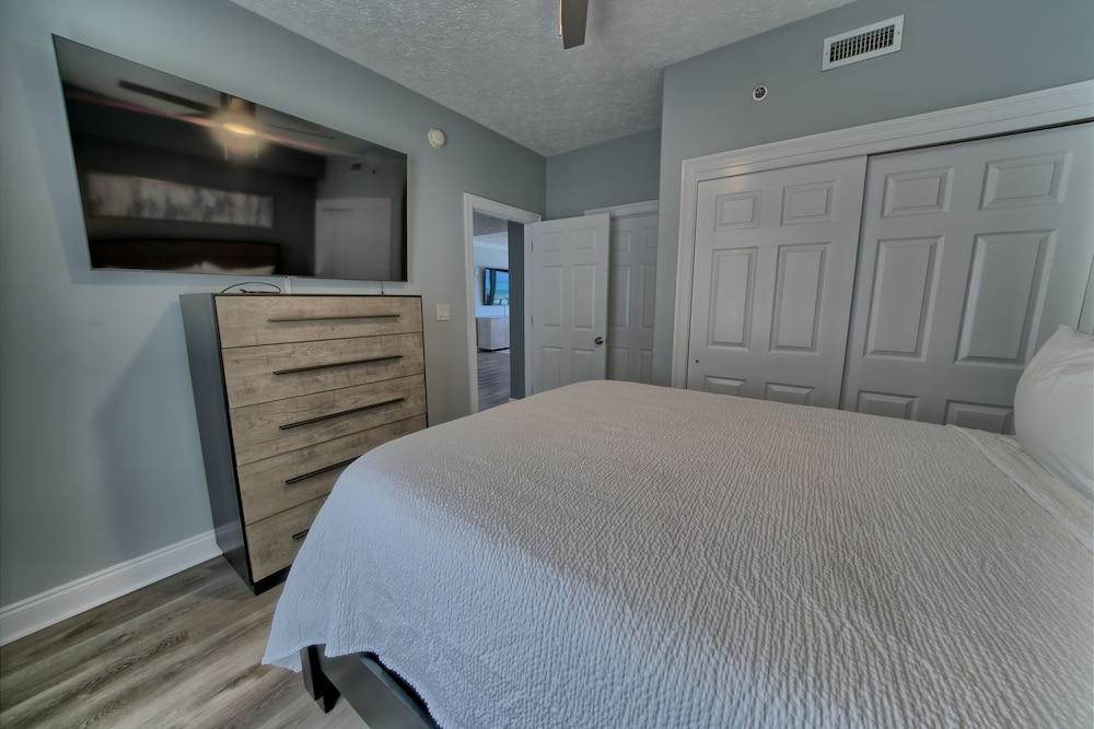 Gorgeous Condo with Breathtaking Ocean View - Unit 0803 by RedAwning