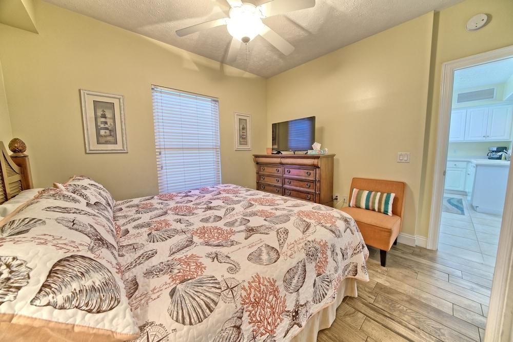 Roomy Condo with Pool and Beach Access - Unit 0502 by RedAwning