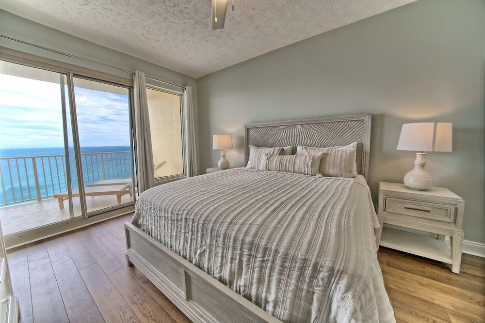 Spectacular Gulf front Condo with Beach and Picnic Area Access - Unit 1406 by RedAwning