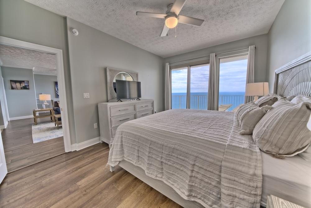Spectacular Gulf front Condo with Beach and Picnic Area Access - Unit 1406 by RedAwning