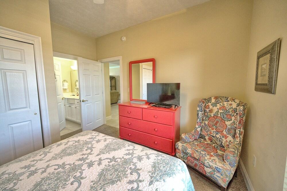 Spacious Tropical Condo with Complimentary Beach Chairs and Umbrellas - Unit 1806 by RedAwning